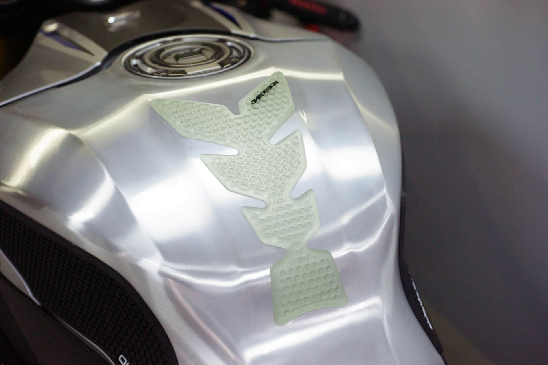 Puig Motorcycle Tank Pad Tire Clear
