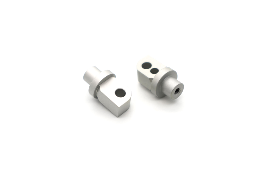 Barracuda footrest adapter set rear Suzuki
