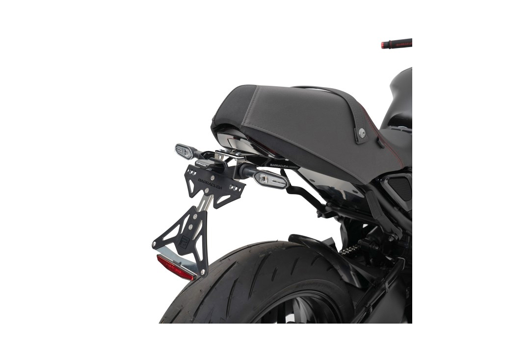 Barracuda license plate holder Yamaha XSR900 for oem turn signals