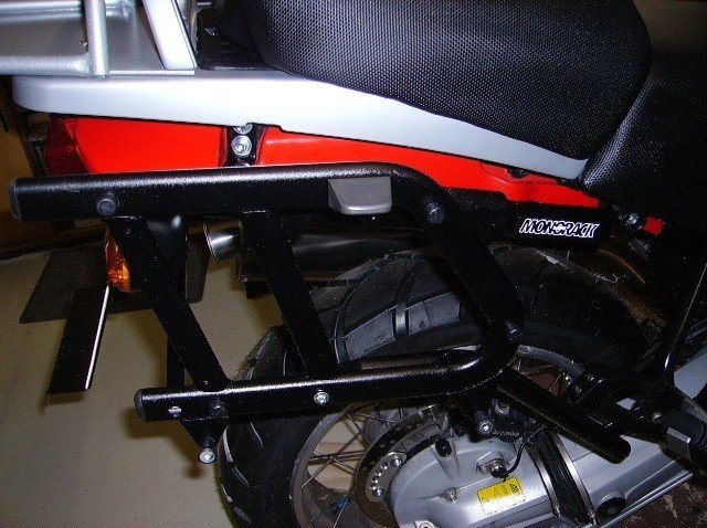 Side pannier rack BMW R1100GS from GIVI for Monokey pannier